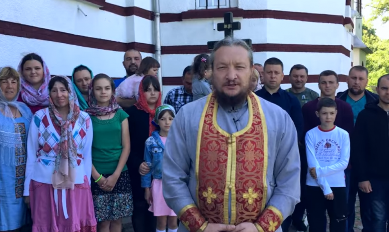 Верующие УПЦ села Задубровка на Буковине просят Зеленского защитить их права