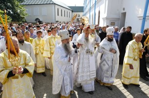 В Почаеве тысячи верующих прибыли на торжества в честь 800-летия Свято-Духовского скита