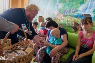 В Херсонской и Одесской областях духовенство и верующие УПЦ оказали благотворительную помощь больным детям и малообеспеченным семьям