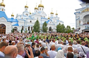 В Почаевской лавре тысячи верующих отметили 800-летие Свято-Духовского скита