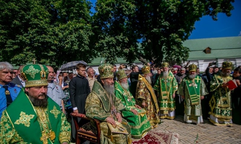 Тысячи украинцев и представители Поместных Православных Церквей поздравили Митрополита Онуфрия - Торжества в УПЦ