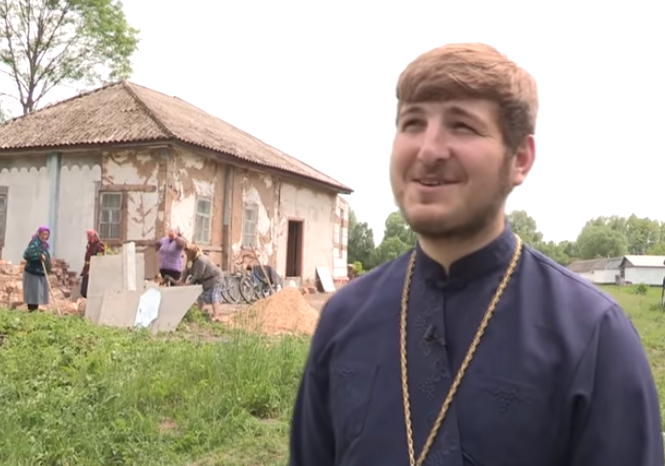 На Черниговщине 80-летние верующие УПЦ после захвата храма строят новую церковь