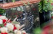 В Киеве верующие несут цветы на могилу Митрополита Владимира: пятая годовщина со дня смерти