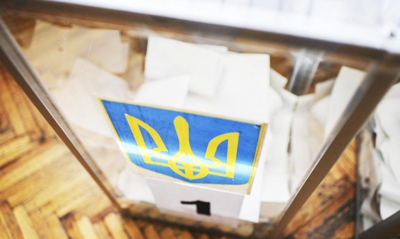 Тарифы, пенсии и Донбасс: что партии пообещали украинцам перед выборами в Раду