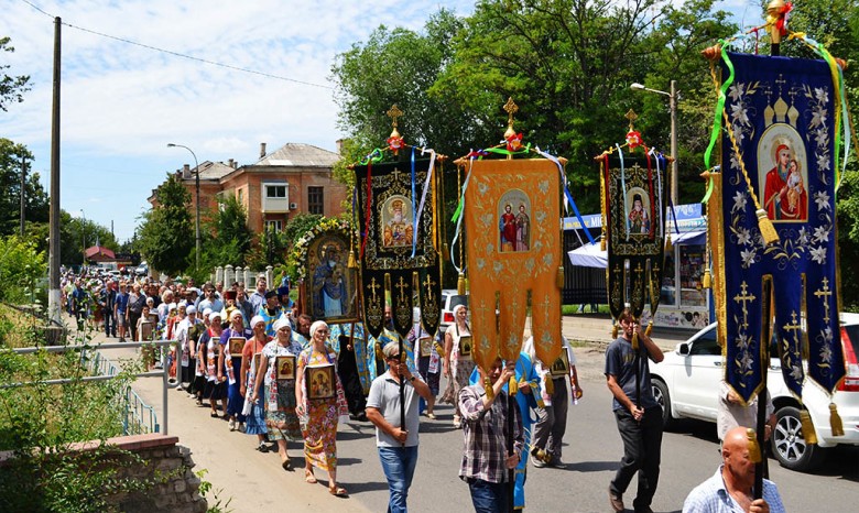 На Харьковщине верующие УПЦ крестным ходом почтили Песчанскую икону Богородицы
