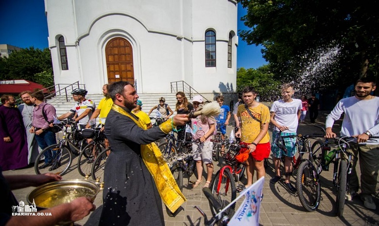В Одессе ко дню памяти святых благоверных князей Петра и Февронии верующие УПЦ провели велопробег