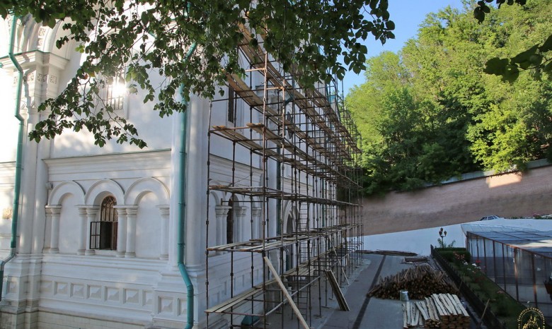 В Святогорской лавре отреставрируют Успенский собор к торжествам в честь 20-летия освящения