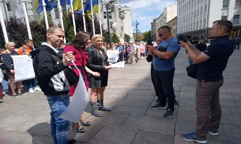 Комитет защиты Конституции возле Администрации Президента провел акцию в защиту религиозных прав украинцев