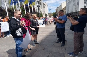 Комитет защиты Конституции возле Администрации Президента провел акцию в защиту религиозных прав украинцев