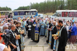 В Северодонецке верующие УПЦ прошли крестным ходом с молитвой о защите города