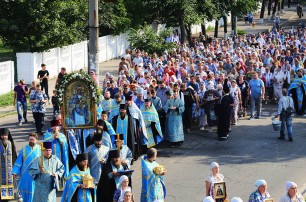 В Изюме на Харьковщине прошла третья часть крестного хода с Песчанской иконой