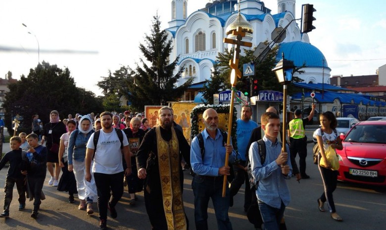 На Закарпатье верующие УПЦ прошли 12-часовым крестным ходом в честь иконы «Скоропослушница»