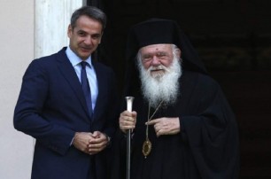 Премьер-министр Греции сообщил, священников не будут выводить из категории госслужащих