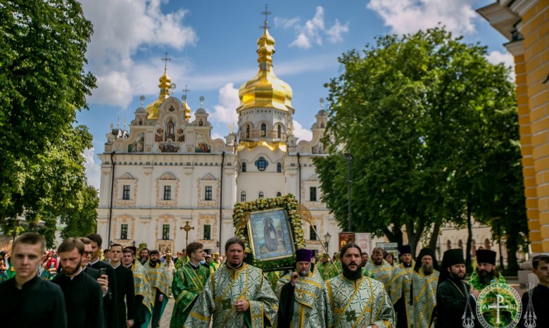 Тысячи верующих в Киево-Печерской лавре приняли участие в торжествах в честь Антония Печерского