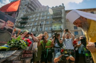 Предстоятель и верующие УПЦ почтили память погибших на Майдане