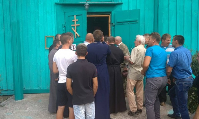 В Пивнях на Киевщине активисты ПЦУ захватили храм УПЦ КП