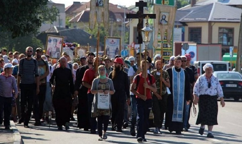 Крестный ход, участники которого идут из Польши в Почаев, вышел из Волынской области