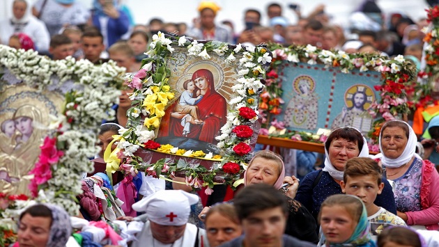 В Почаевскую лавру прибыл международный крестный ход