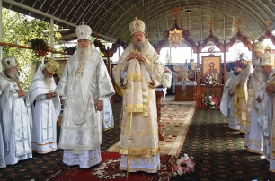 В Черновицкой области тысячи верующих отметили престольный праздник Свято-Аннинского монастыря УПЦ