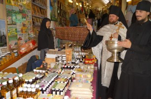 На ярмарке «Медовый Спас» в Киево-Печерской лавре представили церковную продукцию и мед со всей Украины