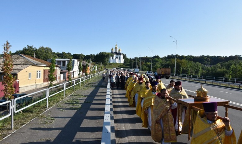 В Чернигове верующие УПЦ крестным ходом отметили 1030-летие крещения своего края