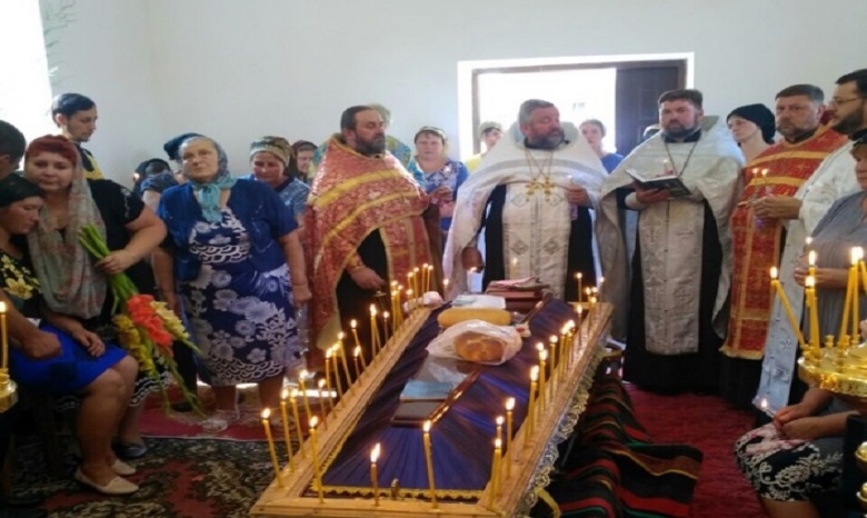 На Виннитчине священники УПЦ отпели украинского военного, погибшего в зоне проведения ООС