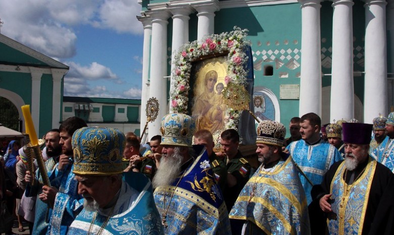 Православные из разных стран почтили Смоленский образ Богородицы