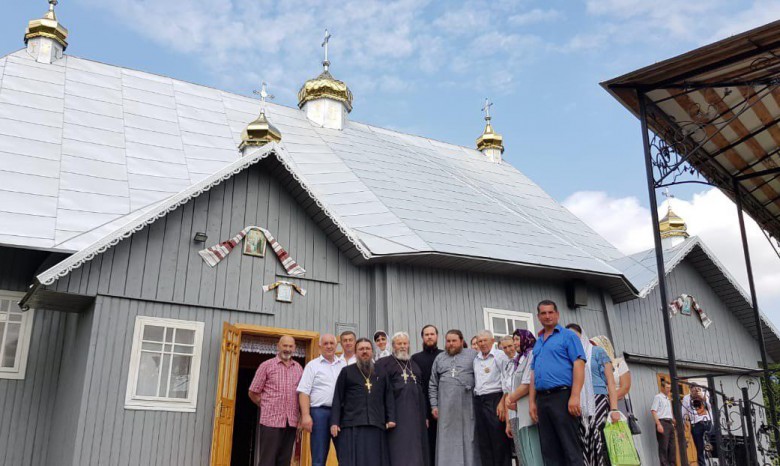 На Буковине верующие УПЦ отремонтировали и освятили 235-летнюю церковь