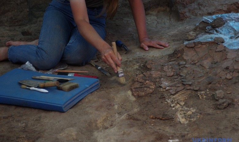 Археологи показали находки, которые раскопали на Бельском городище.ФОТО