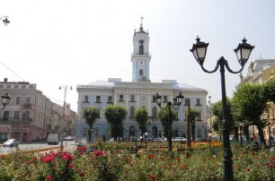 На Буковине жители города Черновцы выступили против строительства храма ПЦУ