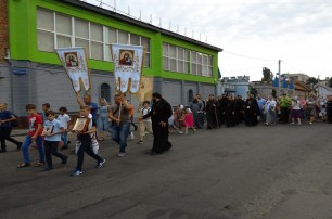 В Ужгороде верующие УПЦ прошли крестным ходом до скита Воскресенского монастыря