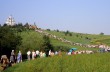 На Буковине в день Спаса верующие прошли 50 км и по традиции взобрались на коленях на святую гору