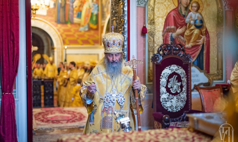 Тысячи верующих прибыли в Киево-Печерскую лавру поздравить Митрополита Онуфрия с 5-ой годовщиной интронизации