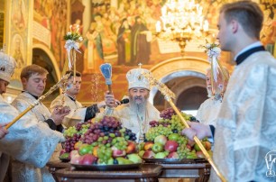 В Киево-Печерской лавре тысячи верующих УПЦ отметили праздник Преображения Господня