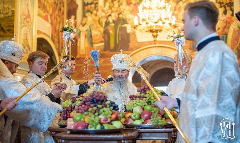 В Киево-Печерской лавре тысячи верующих УПЦ отметили праздник Преображения Господня