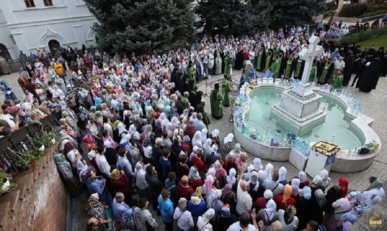 В Святогорской лавре тысячи верующих УПЦ отметили память преподобного Иоанна Затворника