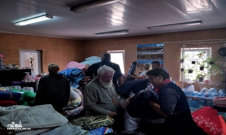 Верующие УПЦ собрали 35 тысяч гривен для семей, которые пострадали от дождей в Одесской области