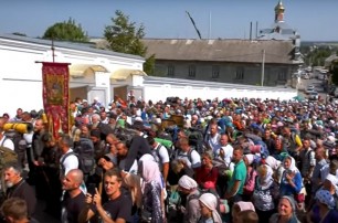 Тысячи верующих УПЦ прошли крестным ходом более 260 км из Браилова в Почаевскую лавру