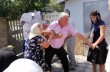 В сети опубликовали видео штурма храма УПЦ, который организовал школьный учитель на Буковине