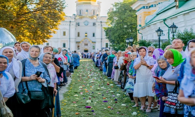 В Киево-Печерской лавре тысячи православных сегодня отмечают престольный праздник монастыря
