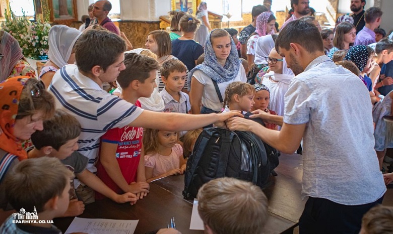 В Одессе православные провели акцию для детей из малообеспеченных семей «Собери ребенка в школу»