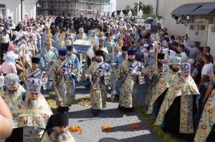 В Почаеве тысячи верующих из разных уголков Украины отметили Богородичную Пасху