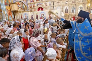 Во всех уголках страны священники УПЦ благословляют учеников на начало нового учебного года