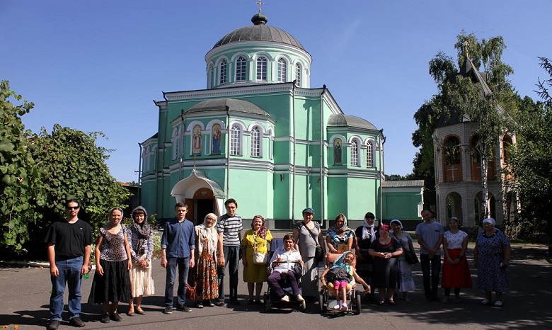 В УПЦ организовали для верующих с инвалидностью паломничество по святыням Юго-Западной Украины