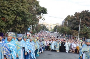 В Житомире тысячи православных прошли крестным ходом по центральным улицам с 7 чудотворными иконами