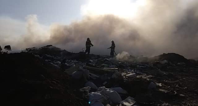 Под Киевом горит 2 гектара мусора