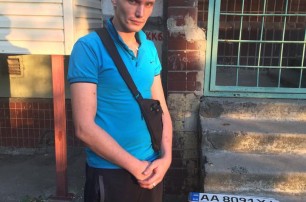 В Киеве задержали вымогателя, который воровал номерные знаки с авто