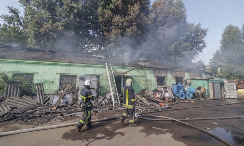 В Киеве горели строительные склады
