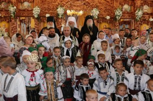На Киевщине, Виннитчине и Буковине сотни верующих УПЦ учавствовали в освящении храмов УПЦ