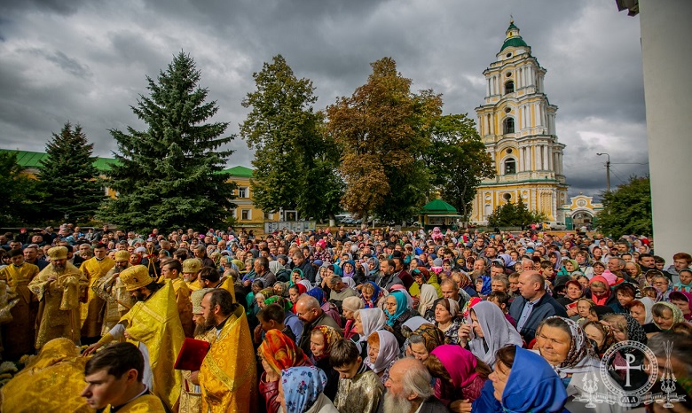 В Чернигове тысячи верующих УПЦ отпраздновали день святого Феодосия